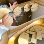 Ensfinoma Simmetrias Sinaisthimata