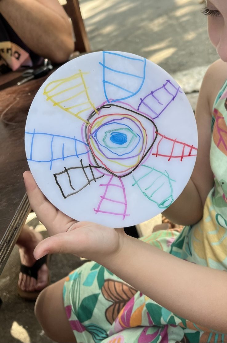 Ακρυλικό Δισκάκι Γραφής- Ζωγραφικής & Μαρκαδόρος - Image 3