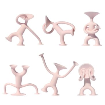 Moluk Oogi Pink Pose min[1] kqwk a3