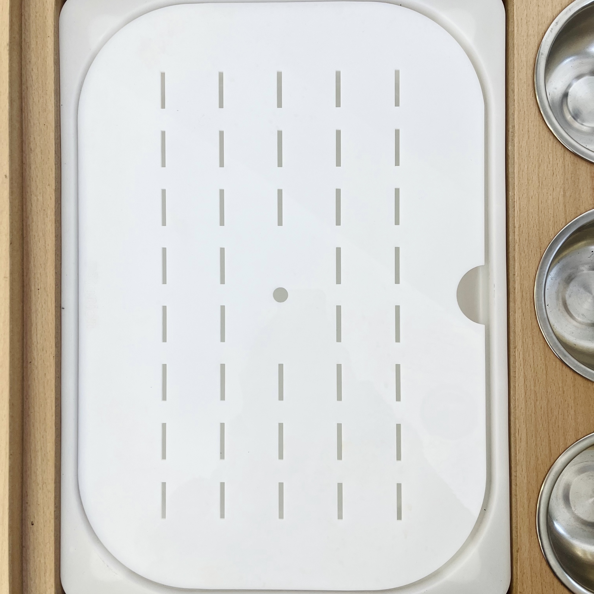 lefkos-egkopes.jpeg πίνακας trofast εγκοπές